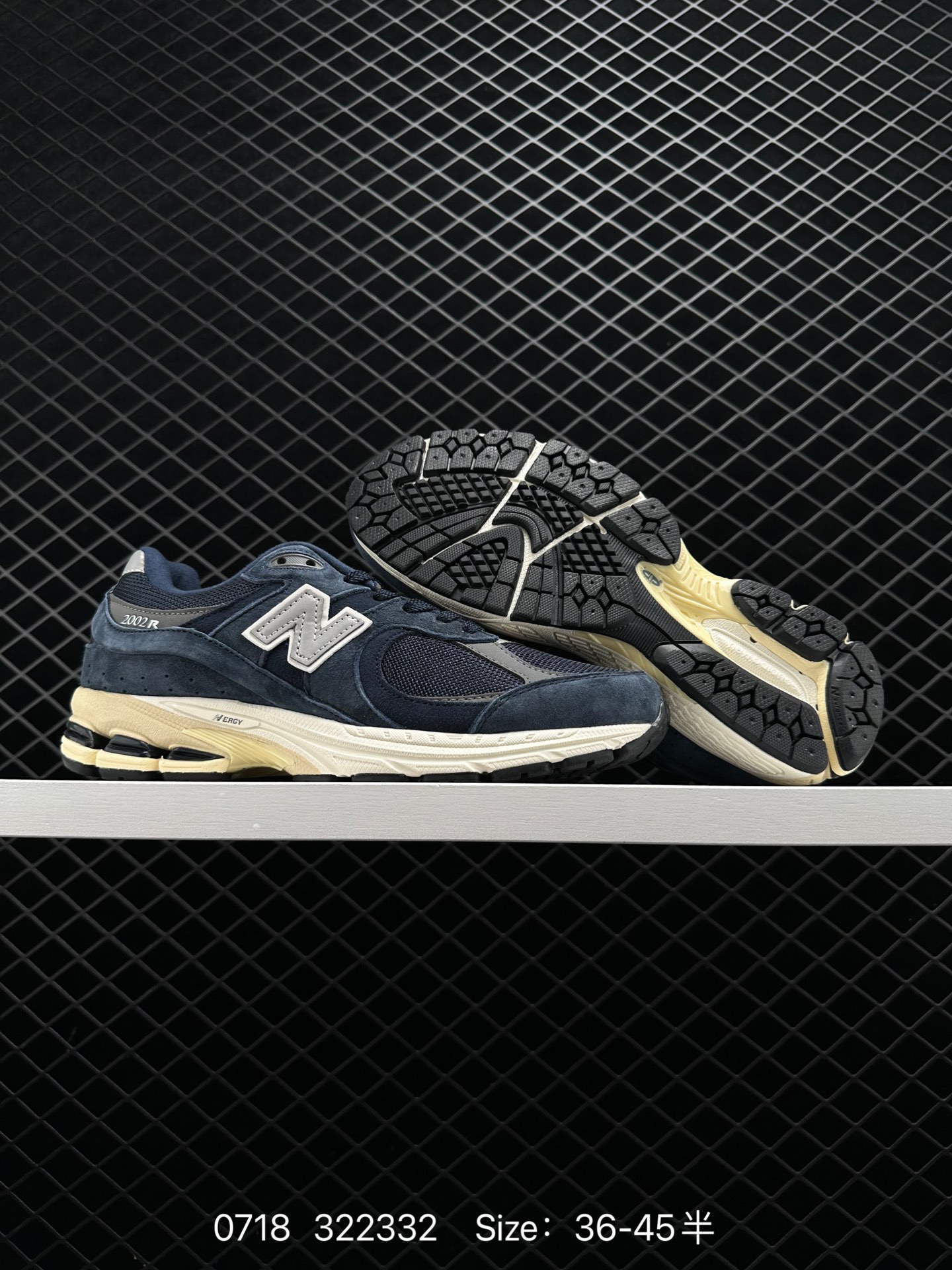 New Balance M2002